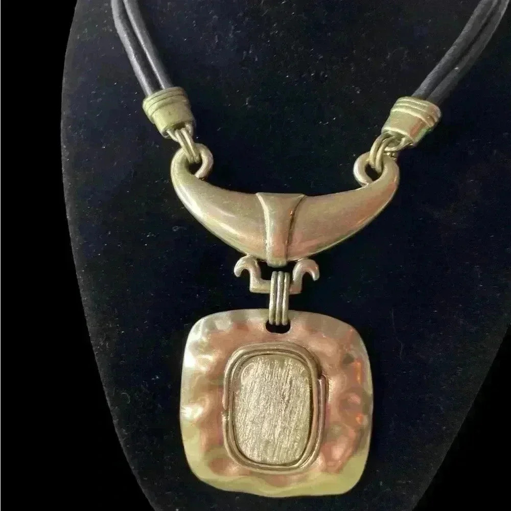 Door knocker style silvertone statement necklace with leather